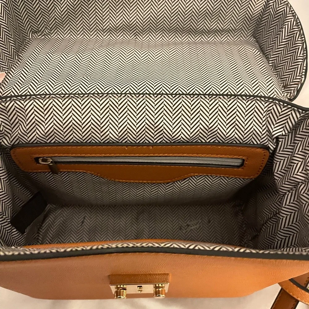 Box Purse - Picture 4 of 6